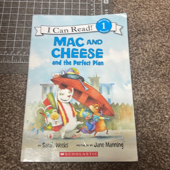 Mac & Cheese and Sammy the Seal level 1 reader books - Picture 2 of 16
